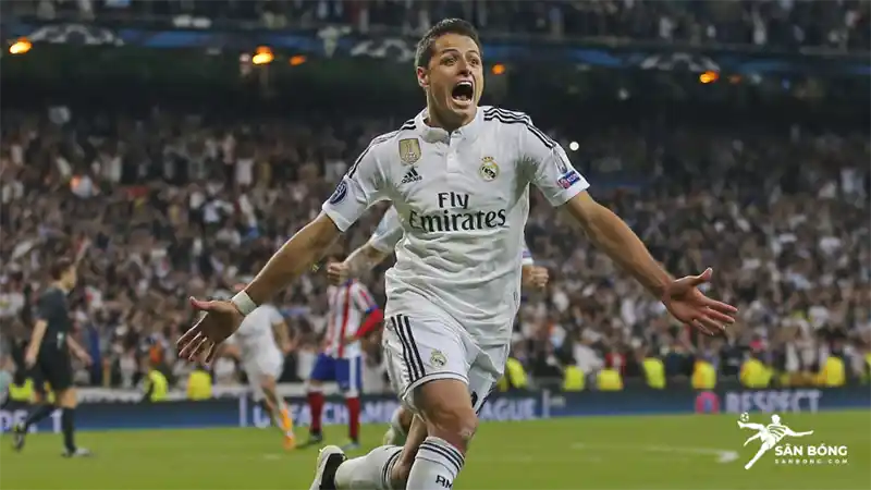 Chicharito - Người có khả năng áp sát khung thành đối phương và ghi bàn bằng hầu hết bộ phận của cơ thể