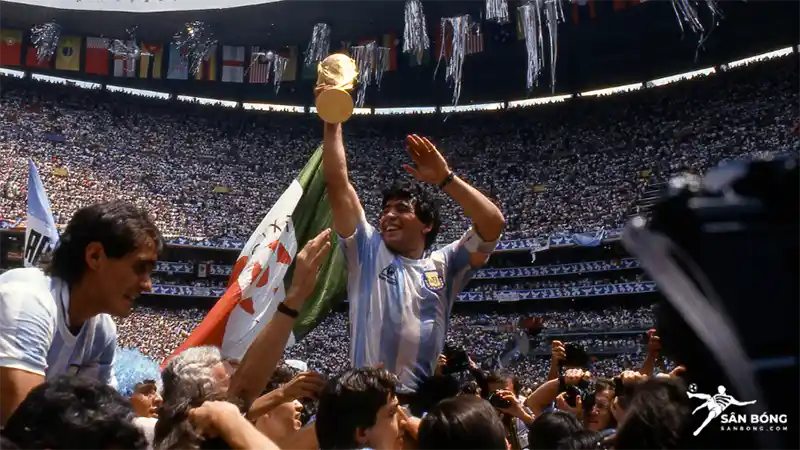 Diego Maradona - Cậu bé vàng huyền thoại trên sân cỏ